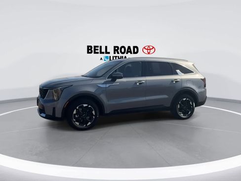 Used 2024 Kia Sorento S image 4