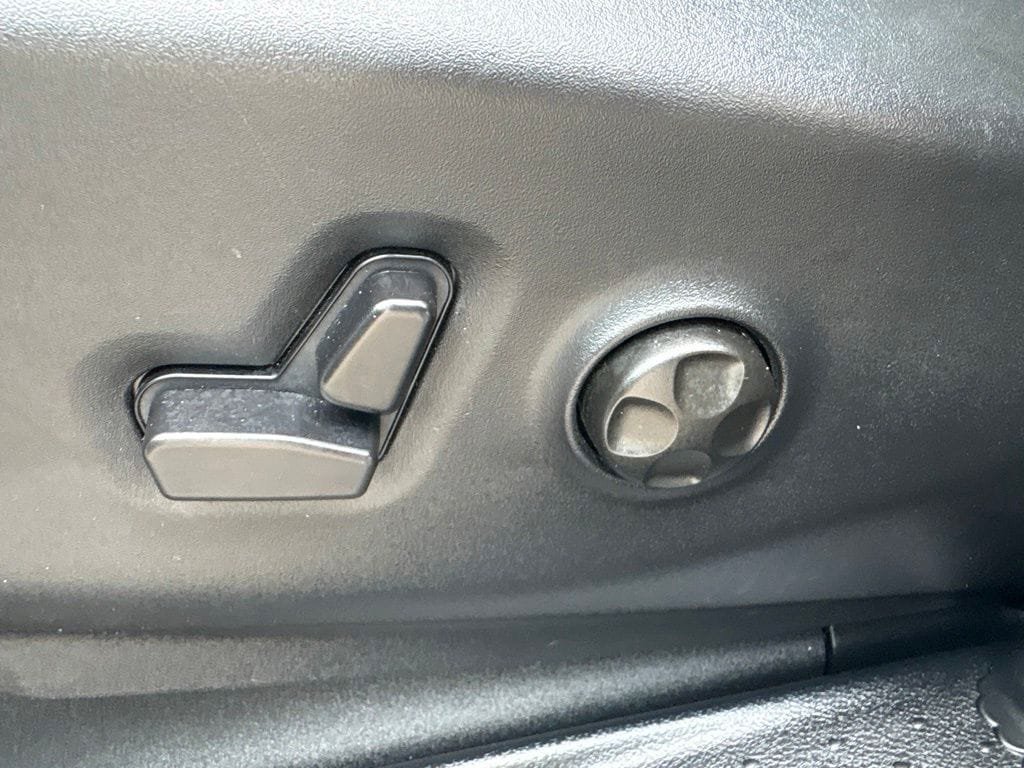Used 2026 Chrysler Pacifica Select FWD image 21