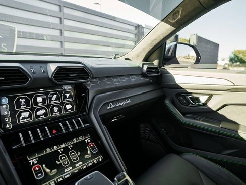 Used 2021 Lamborghini Urus image 77
