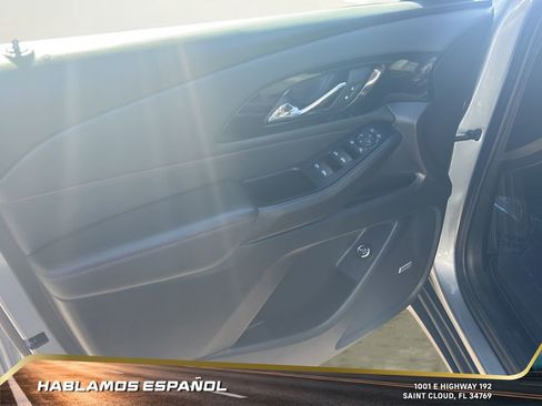 Used 2023 Chevrolet Traverse RS image 12