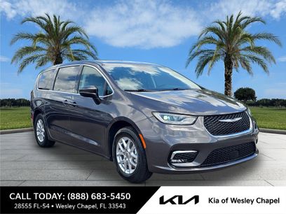 Used 2023 Chrysler Pacifica Touring-L