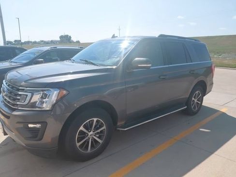 Used 2021 Ford Expedition XLT AWD/4WD image 2