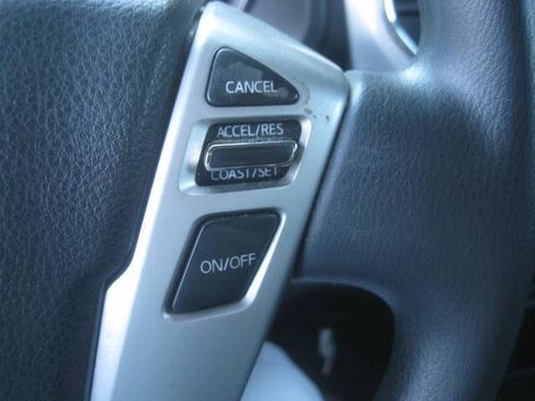 Used 2018 Nissan Titan SV AWD/4WD image 29