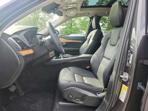 Certified 2023 Volvo XC90 B5 Plus w/ Protection Package AWD/4WD image 13