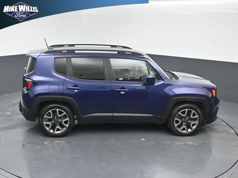 Used 2017 Jeep Renegade Latitude FWD image 16