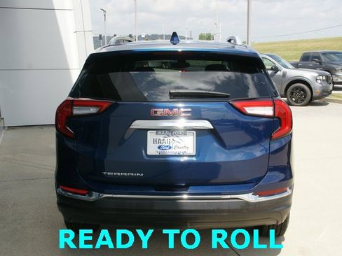 Used 2023 GMC Terrain SLT image 4