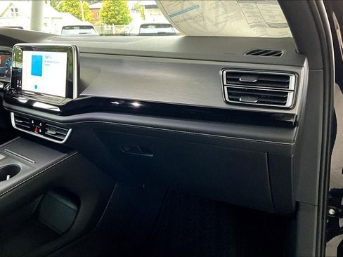 New 2026 Volkswagen Atlas Cross Sport SE image 16