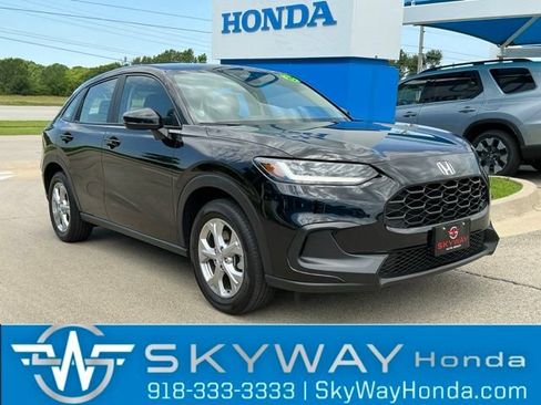 Used 2025 Honda HR-V LX image 1