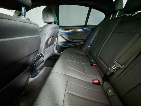 Used 2023 BMW 530e w/ Premium Package image 24