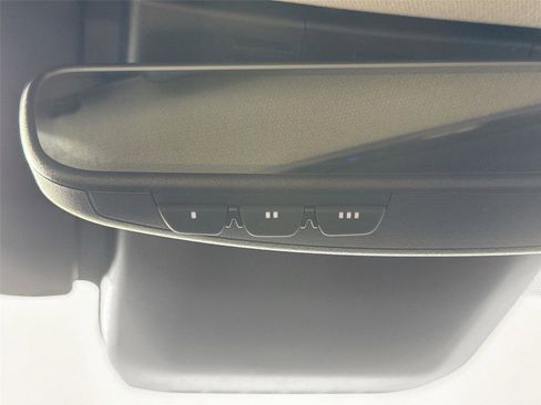 Used 2025 Toyota Prius Plug-In Hybrid FWD image 21