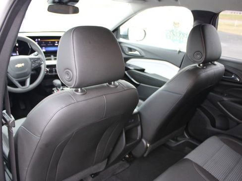 Used 2025 Chevrolet Trax LT image 23