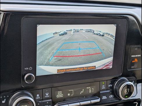 Used 2023 Toyota Highlander XLE image 18