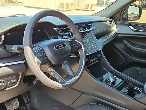 Used 2025 Jeep Grand Cherokee L Altitude AWD/4WD image 10