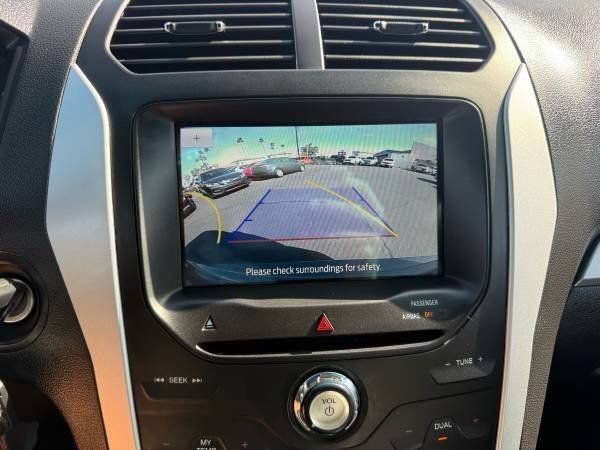 Used 2015 Ford Explorer XLT w/ Equipment Group 202A FWD image 16