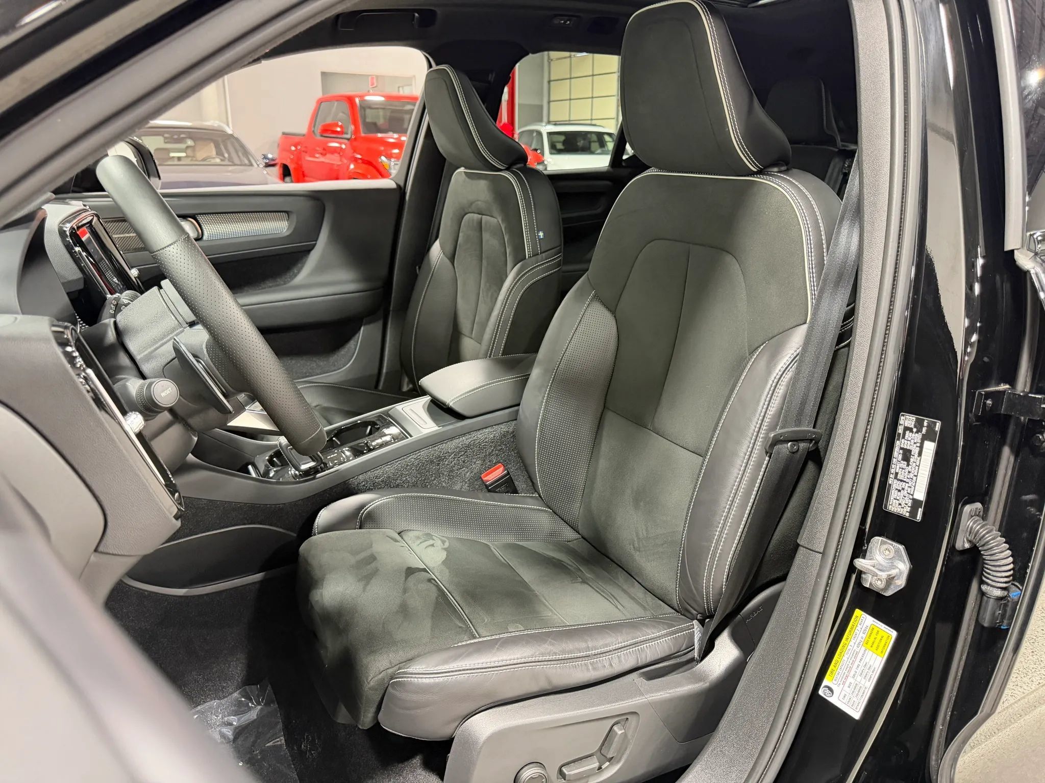 Used 2019 Volvo XC40 T5 R-Design AWD/4WD image 15