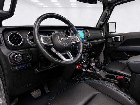 Used 2023 Jeep Wrangler Unlimited Rubicon 4xe w/ Cold Weather Group AWD/4WD image 17