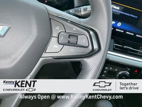 Used 2025 Chevrolet Trax LT image 17