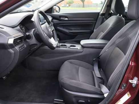 Used 2025 Nissan Altima 2.5 SV FWD image 25
