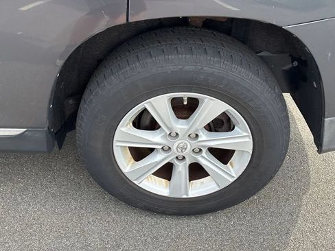 Used 2011 Toyota Highlander SE w/ Tow Pkg AWD/4WD image 14