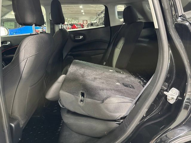 Used 2018 Jeep Compass Sport w/ Tech Group AWD/4WD image 36