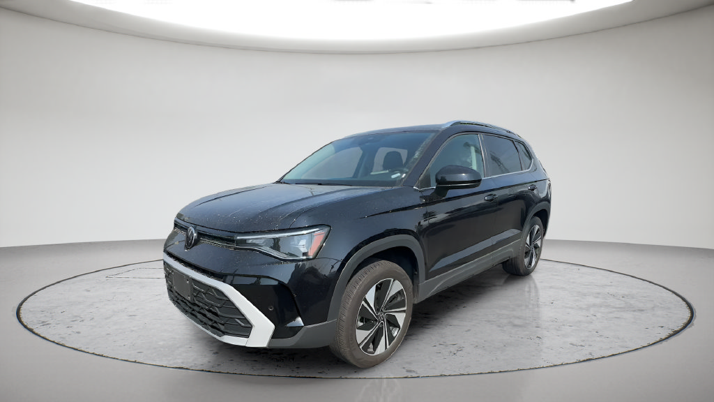 Used 2025 Volkswagen Taos SE AWD/4WD image 1