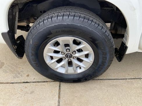 Used 2024 Nissan Frontier SV RWD image 30