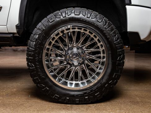 Used 2024 Chevrolet Silverado 2500 High Country w/ Technology Package image 11