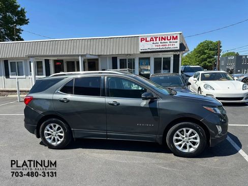 Used 2018 Chevrolet Equinox LT w/ Sun & Infotainment Package FWD image 2