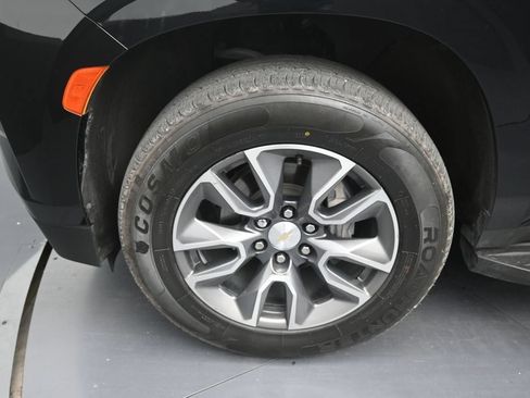 Used 2024 Chevrolet Suburban LS RWD image 9