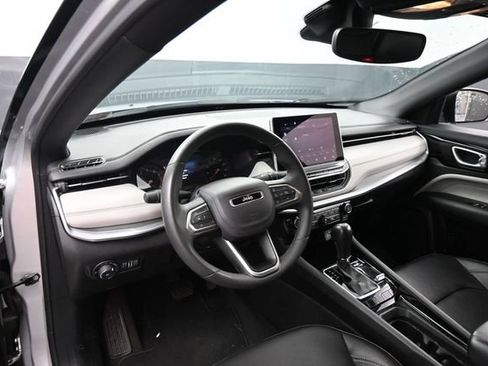 Used 2025 Jeep Compass Limited AWD/4WD image 18