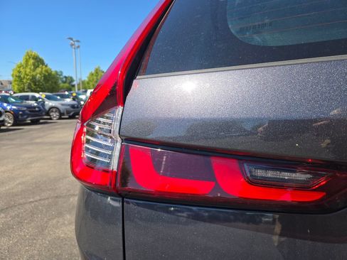 Used 2024 Honda CR-V LX image 10