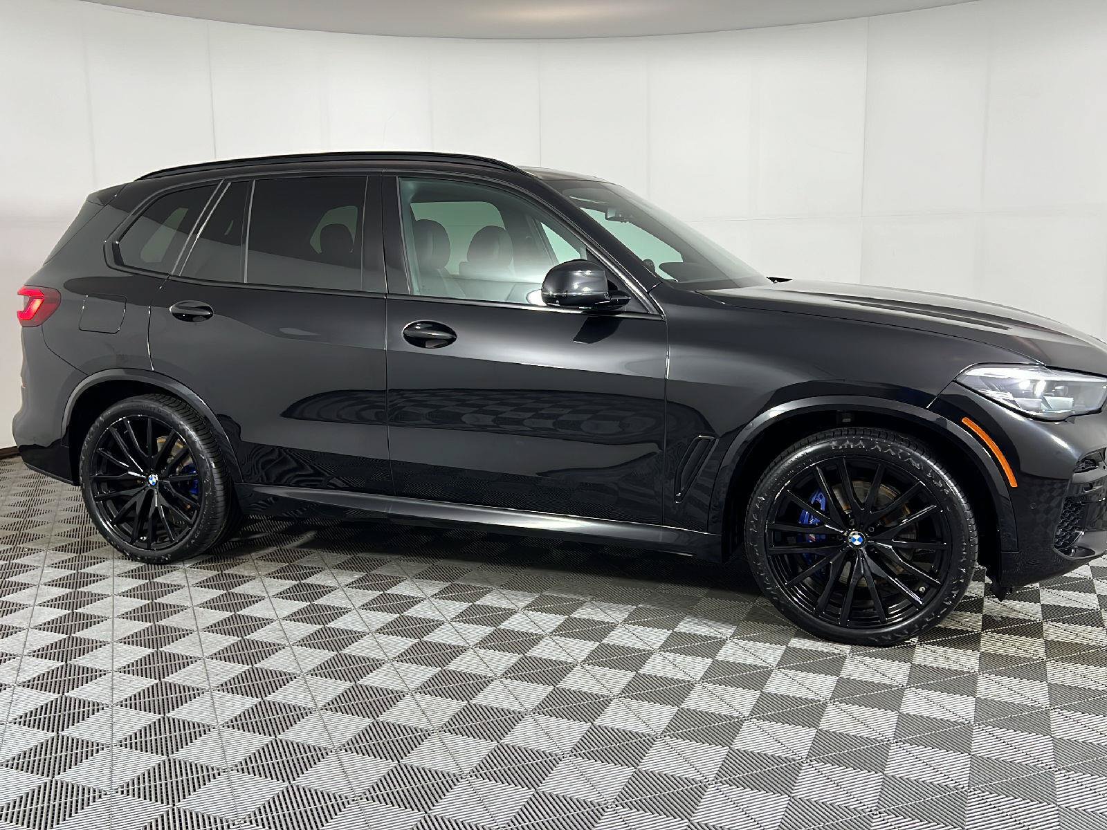 Used 2023 BMW X5 xDrive40i w/ M Sport Package AWD/4WD image 3