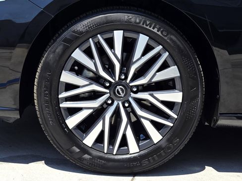 Used 2024 Nissan Altima 2.5 SV image 9