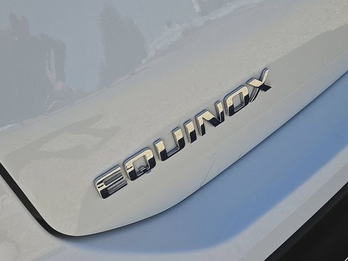 Used 2022 Chevrolet Equinox LT FWD image 11