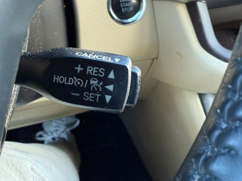 Used 2019 Toyota Highlander XLE image 21