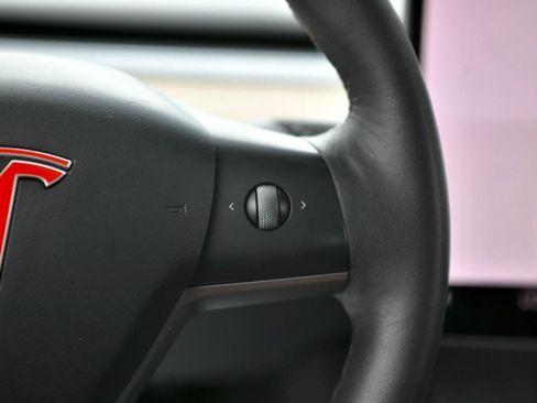 Used 2022 Tesla Model 3 Standard Range Plus image 22