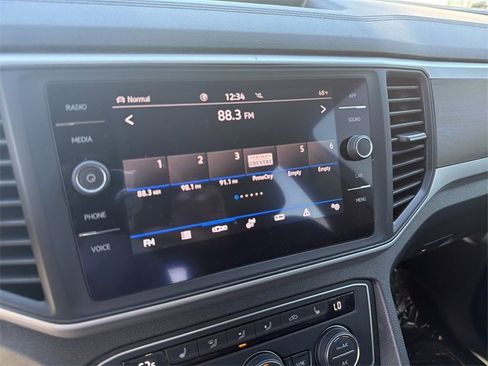 Used 2021 Volkswagen Atlas SE image 29