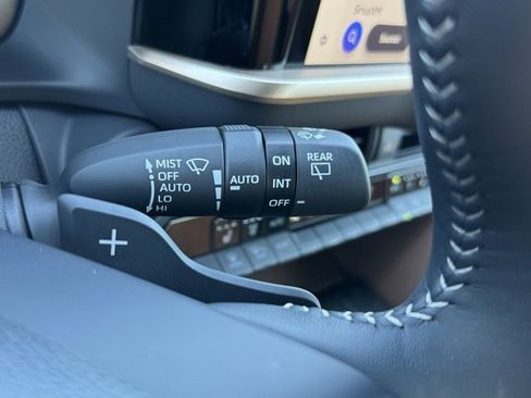 Certified 2025 Toyota Crown Signia image 29