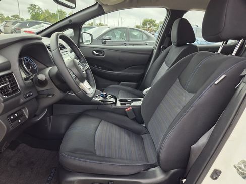 Used 2018 Nissan Leaf SV w/ SV Technology Package FWD image 26