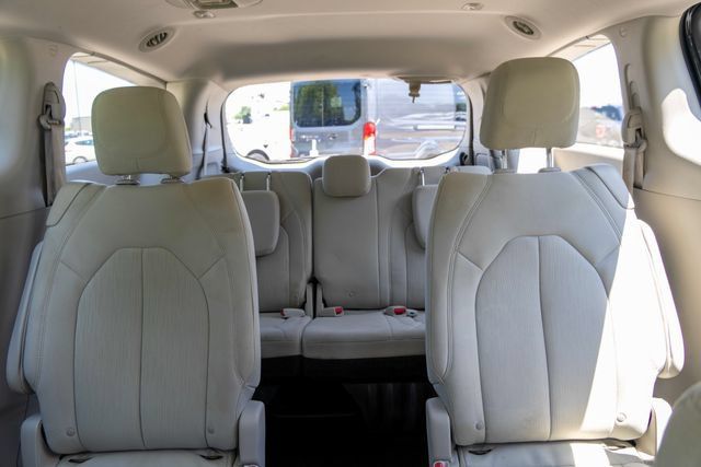 Used 2017 Chrysler Pacifica Touring FWD image 56