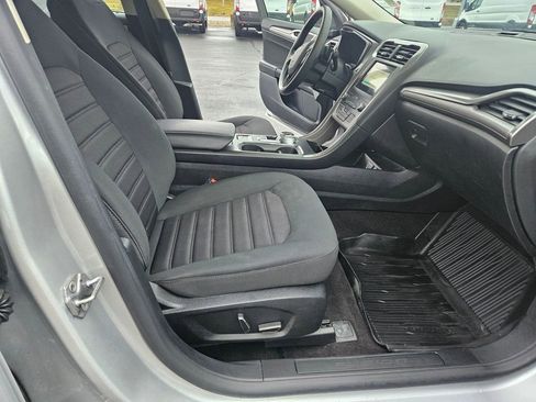 Used 2019 Ford Fusion SE FWD image 19