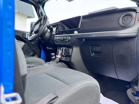 Used 2025 Jeep Wrangler Unlimited Rubicon image 35