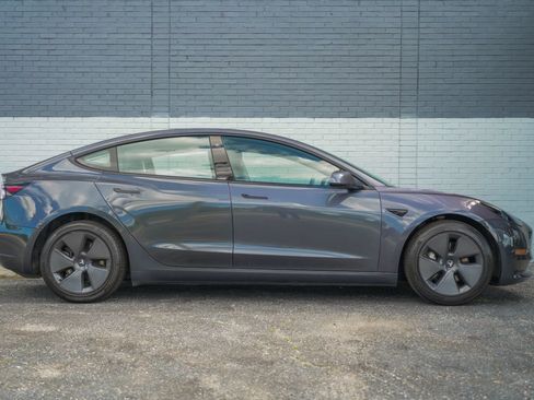 Used 2022 Tesla Model 3 Standard Range RWD image 4