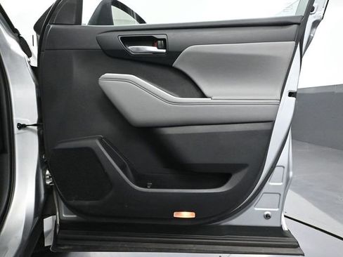 Used 2021 Toyota Highlander XLE image 49