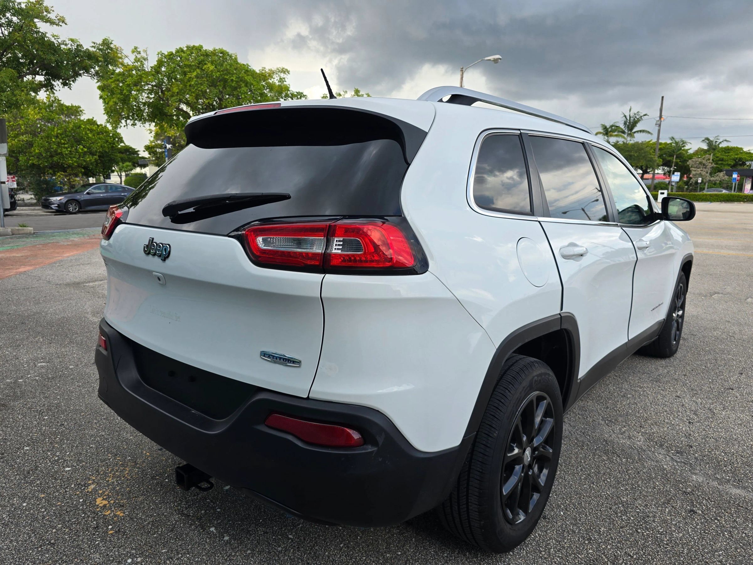 Used 2014 Jeep Cherokee Latitude w/ Comfort/Convenience Group FWD image 7