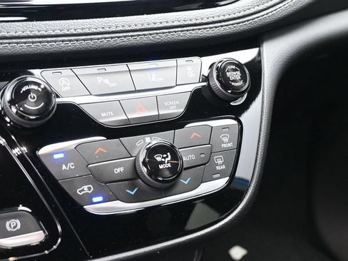 New 2027 Chrysler Pacifica Select FWD image 20