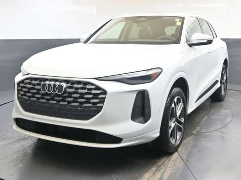 Used 2025 Audi Q5 Premium Plus w/ Premium Plus image 1