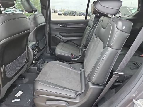 New 2025 Jeep Grand Cherokee L Altitude image 20