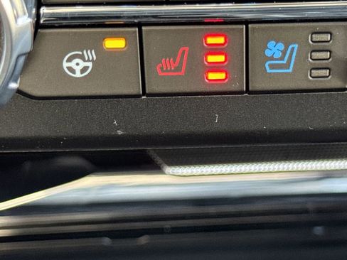 New 2026 Ford F250 Lariat w/ Black Appearance Package image 31