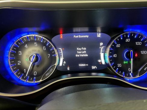 Used 2018 Chrysler Pacifica Touring-L Plus w/ Advanced Safetytec Group FWD image 14